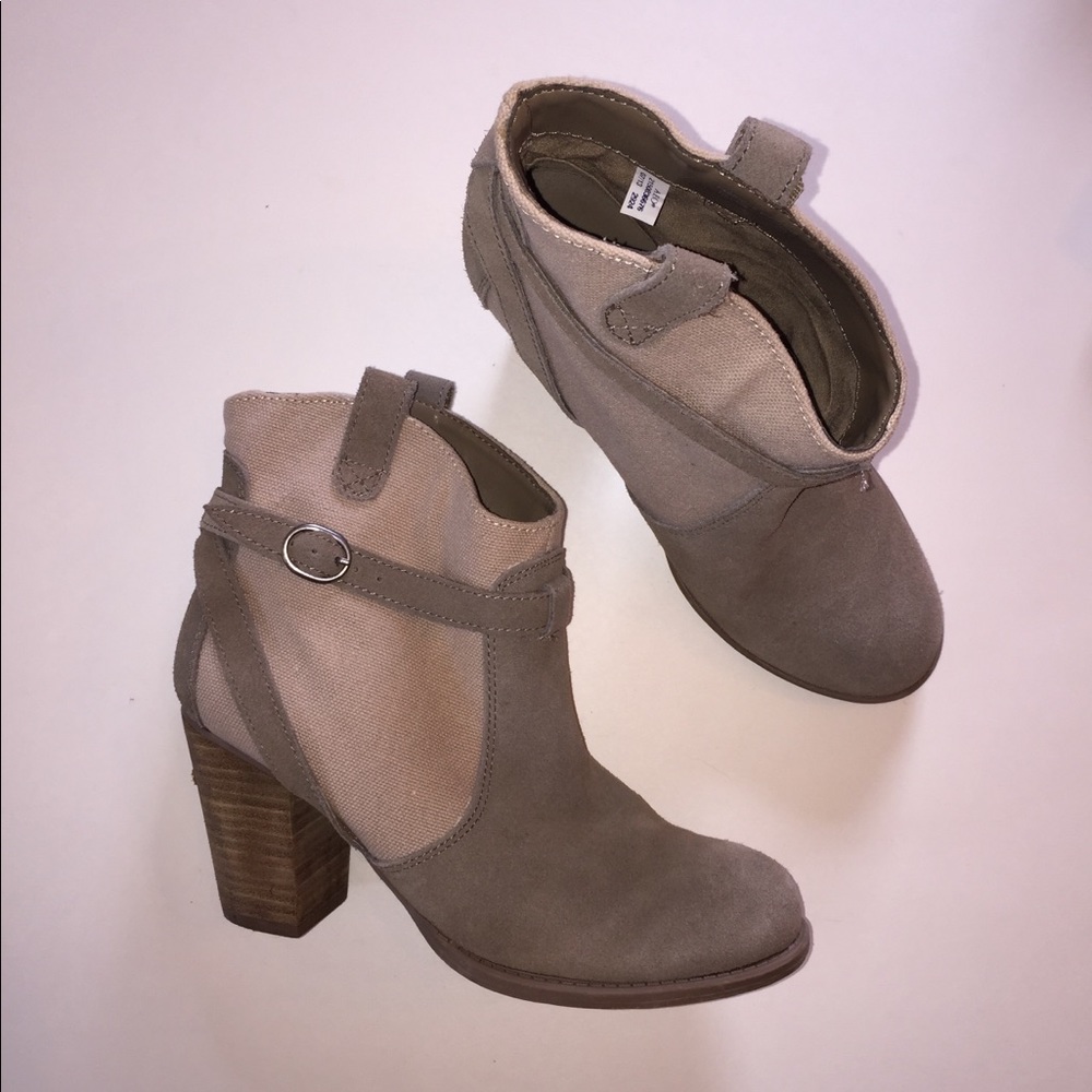 American Eagle Outfitter Ankle Boots 👢💛